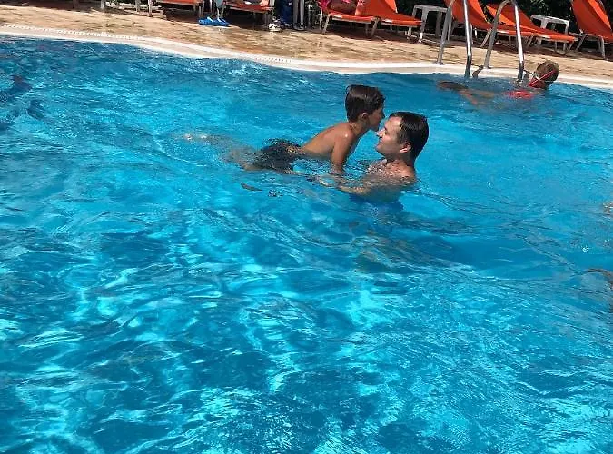 ホテル Valz Velipojë